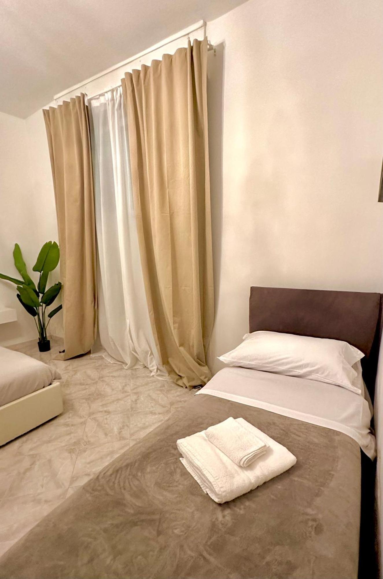 רומא Golden Luxury Home - San Giovanni - 10 Min To Basilica Of San Giovanni - 25 Min To Colosseum מראה חיצוני תמונה